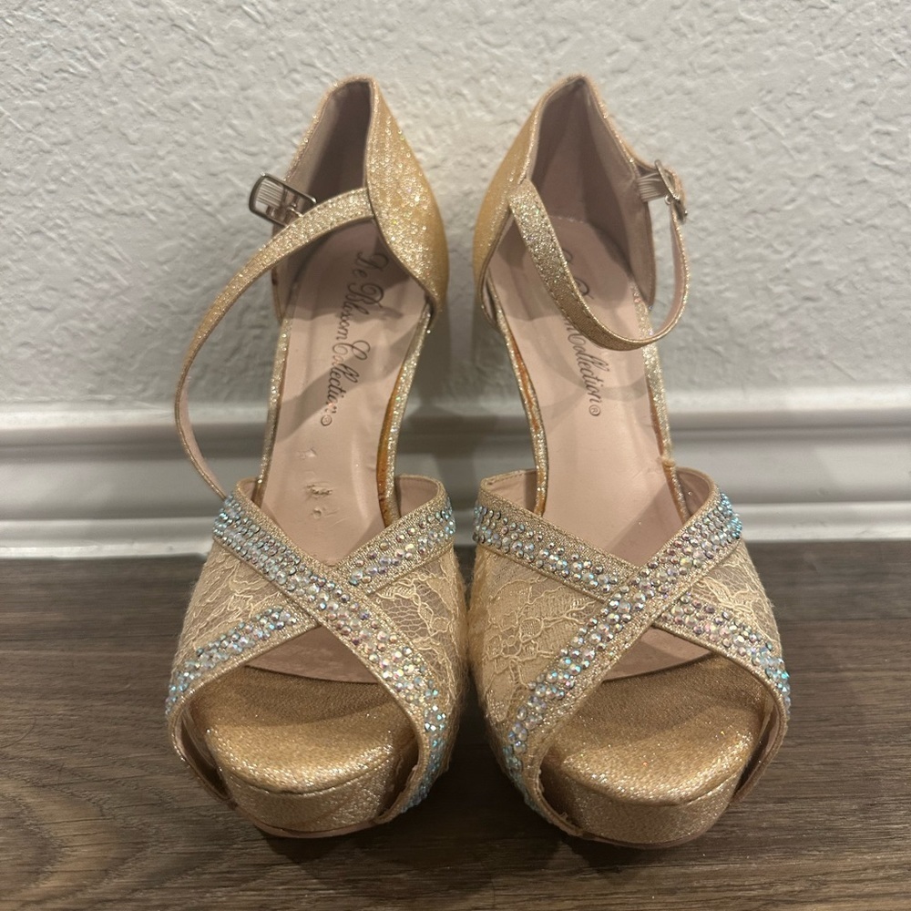 HEELS​